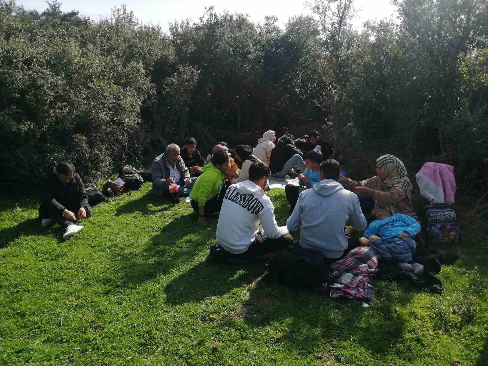 Ayvacık’ta 27 kaçak göçmen yakalandı, 4 organizatör tutuklandı