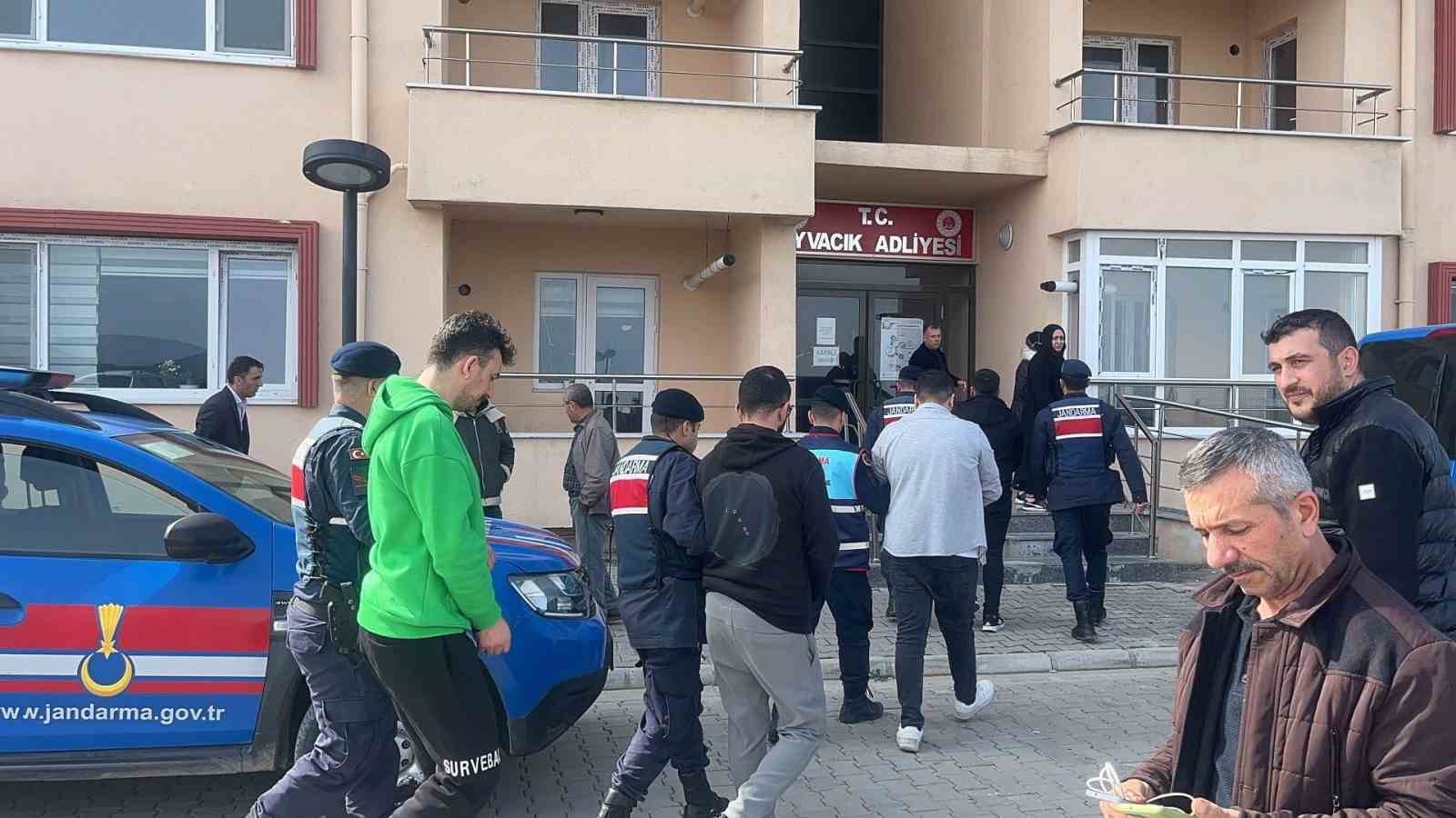 Ayvacık&rsquo;ta 27 ka&ccedil;ak g&ouml;&ccedil;men yakalandı, 4 organizat&ouml;r tutuklandı
