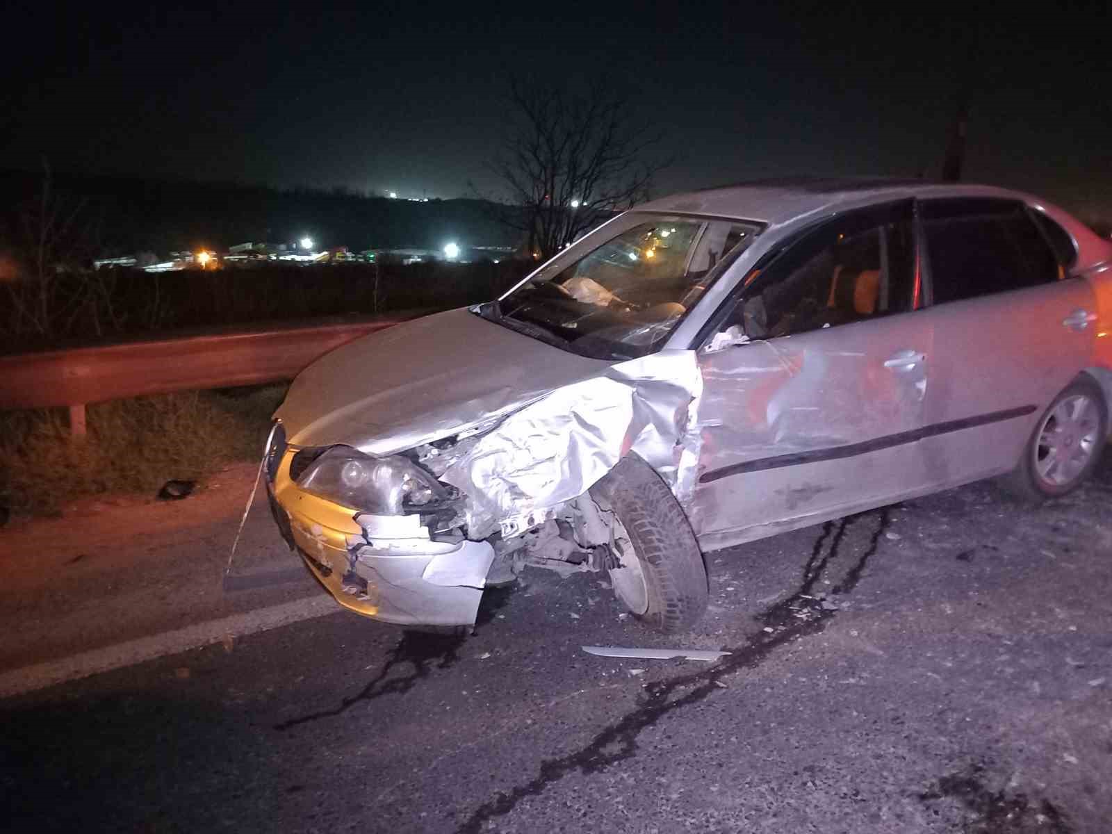 Tekirdağ&rsquo;da iki otomobil &ccedil;arpıştı: 2 yaralı
