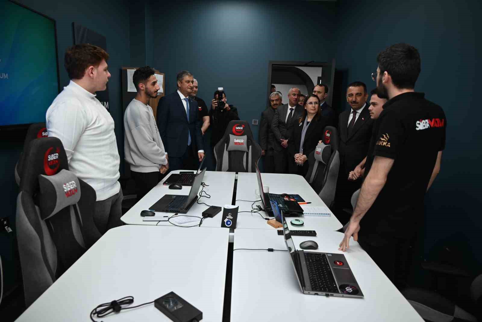 Zonguldak, Bartın ve Karab&uuml;k Valisi&rsquo;nden ZBE&Uuml;&rsquo;ye ziyaret
