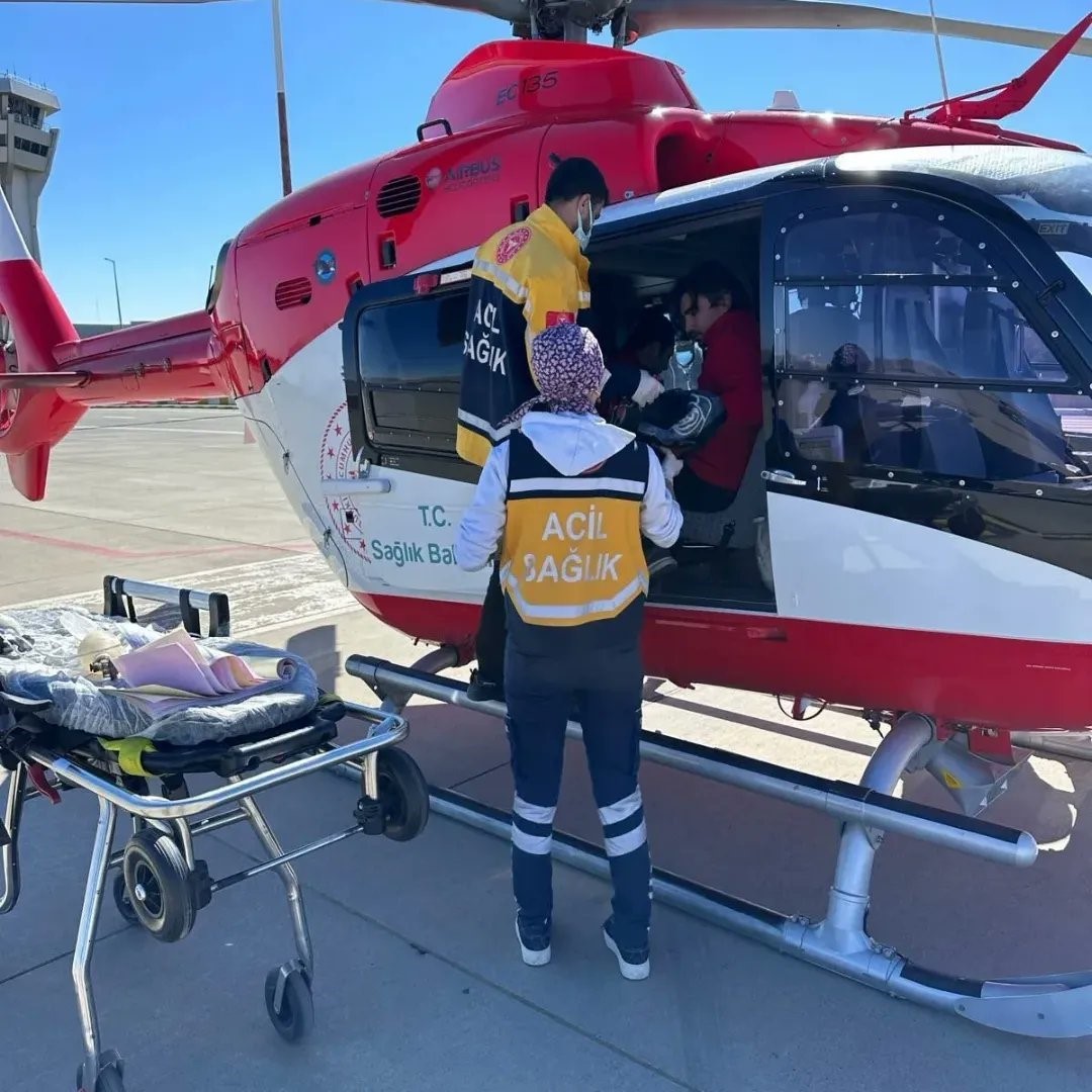 Şırnak’ta ambulans helikopter 2 yaşındaki Emine bebek için havalandı