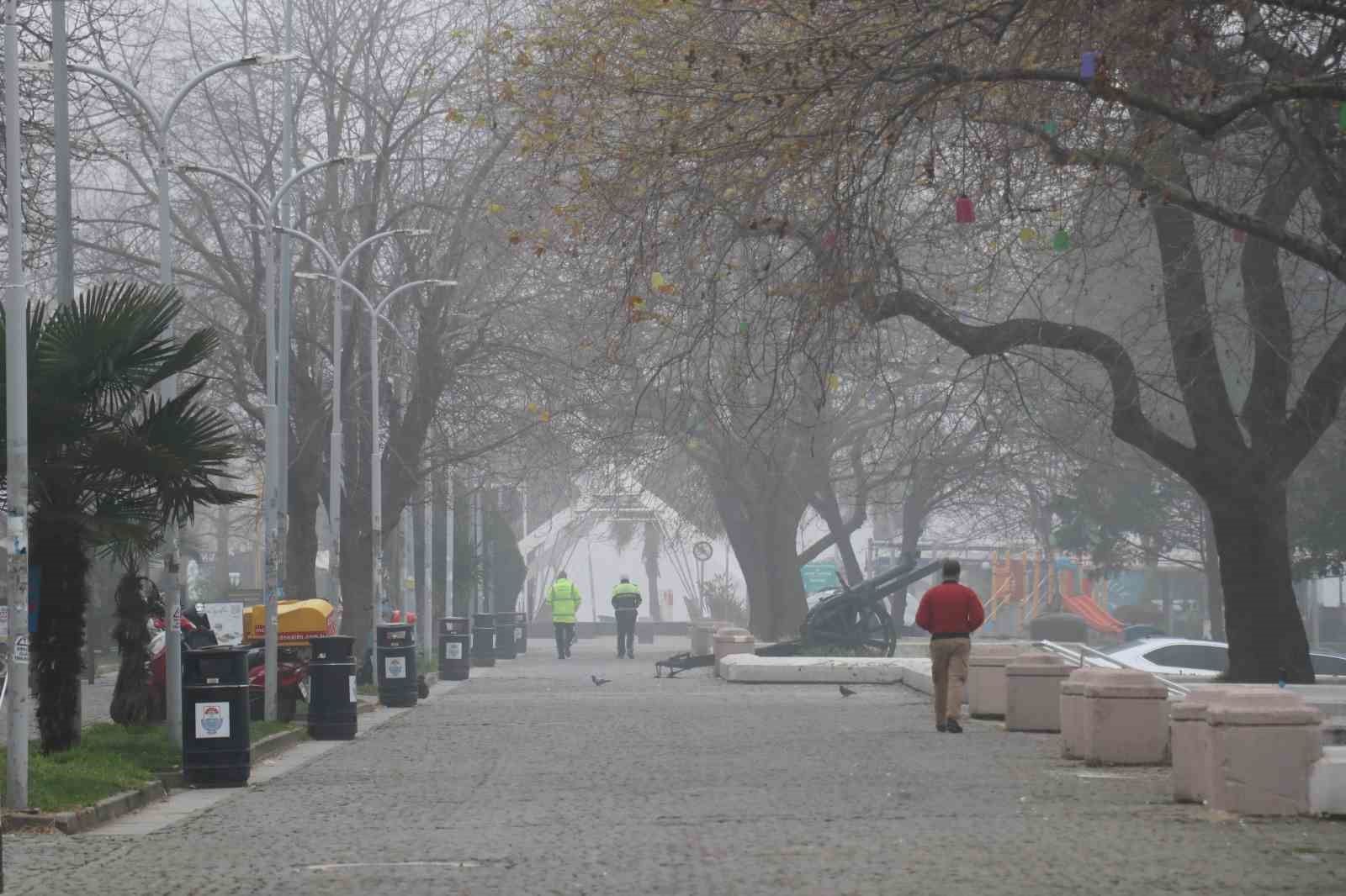 Yalova&rsquo;da sis etkili oluyor
