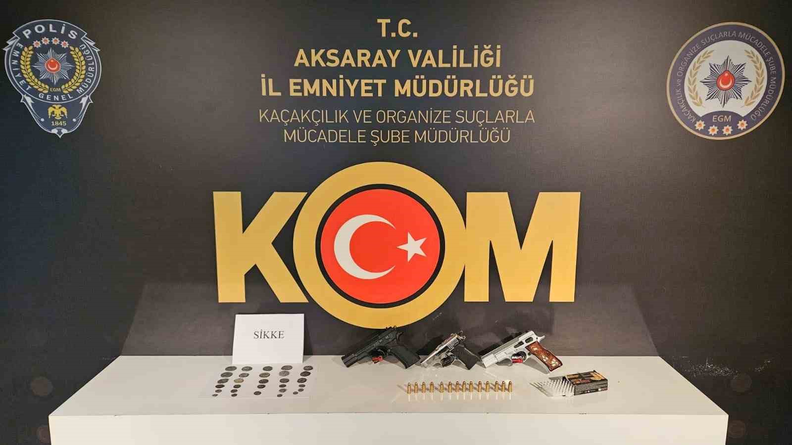 Aksaray’da polisin operasyonunda silahlar ve tarihi eser ele geçirildi