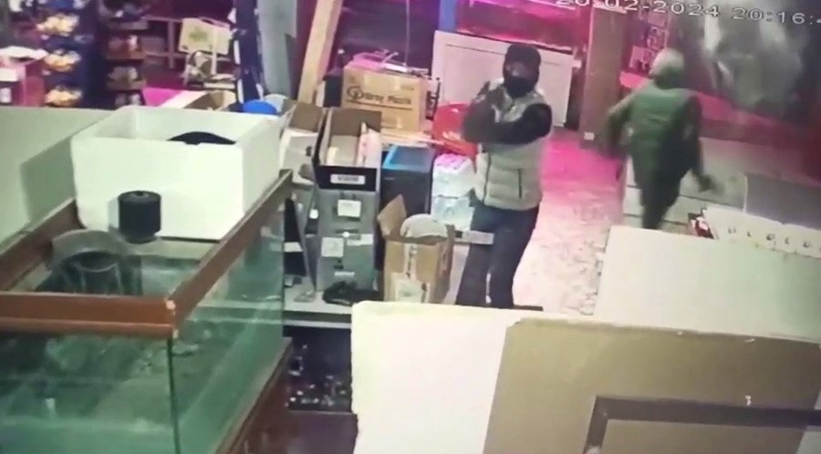‘Anucur Çetesi’ üyelerinden internet kafeye silahlı saldırı
