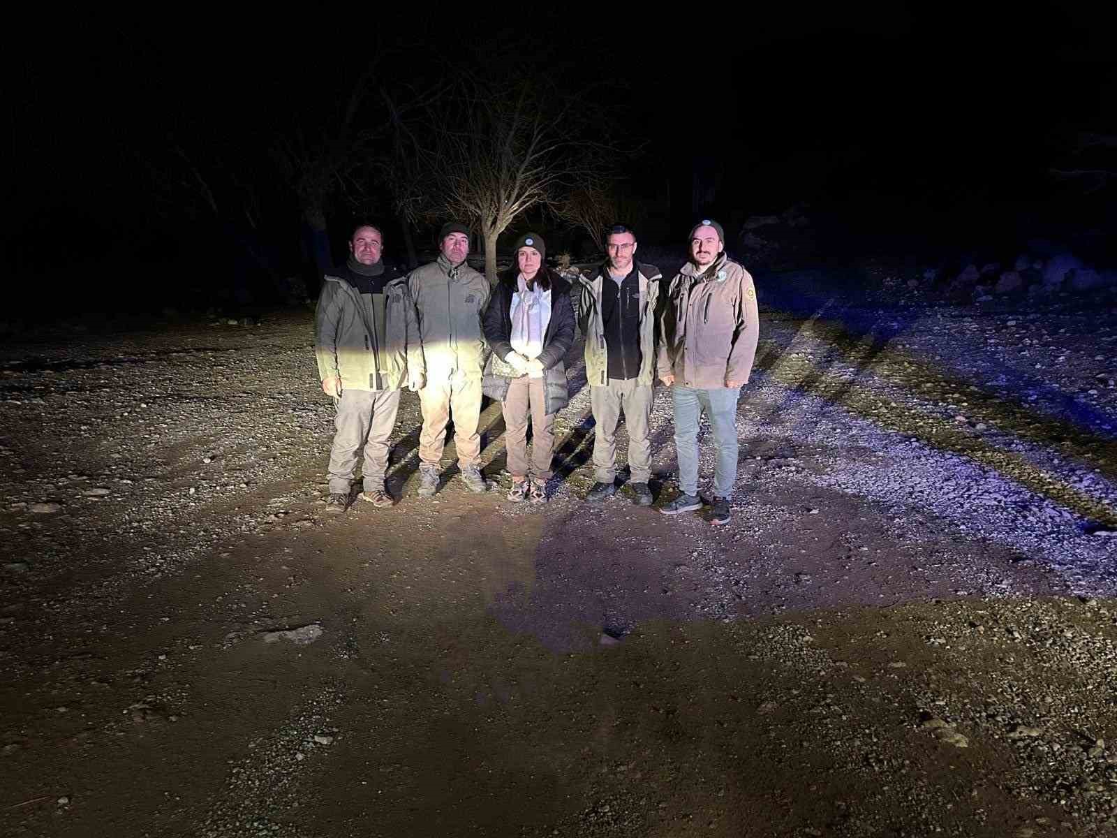 Yaban ke&ccedil;isi avlayan ka&ccedil;ak avcıya su&ccedil;&uuml;st&uuml;

