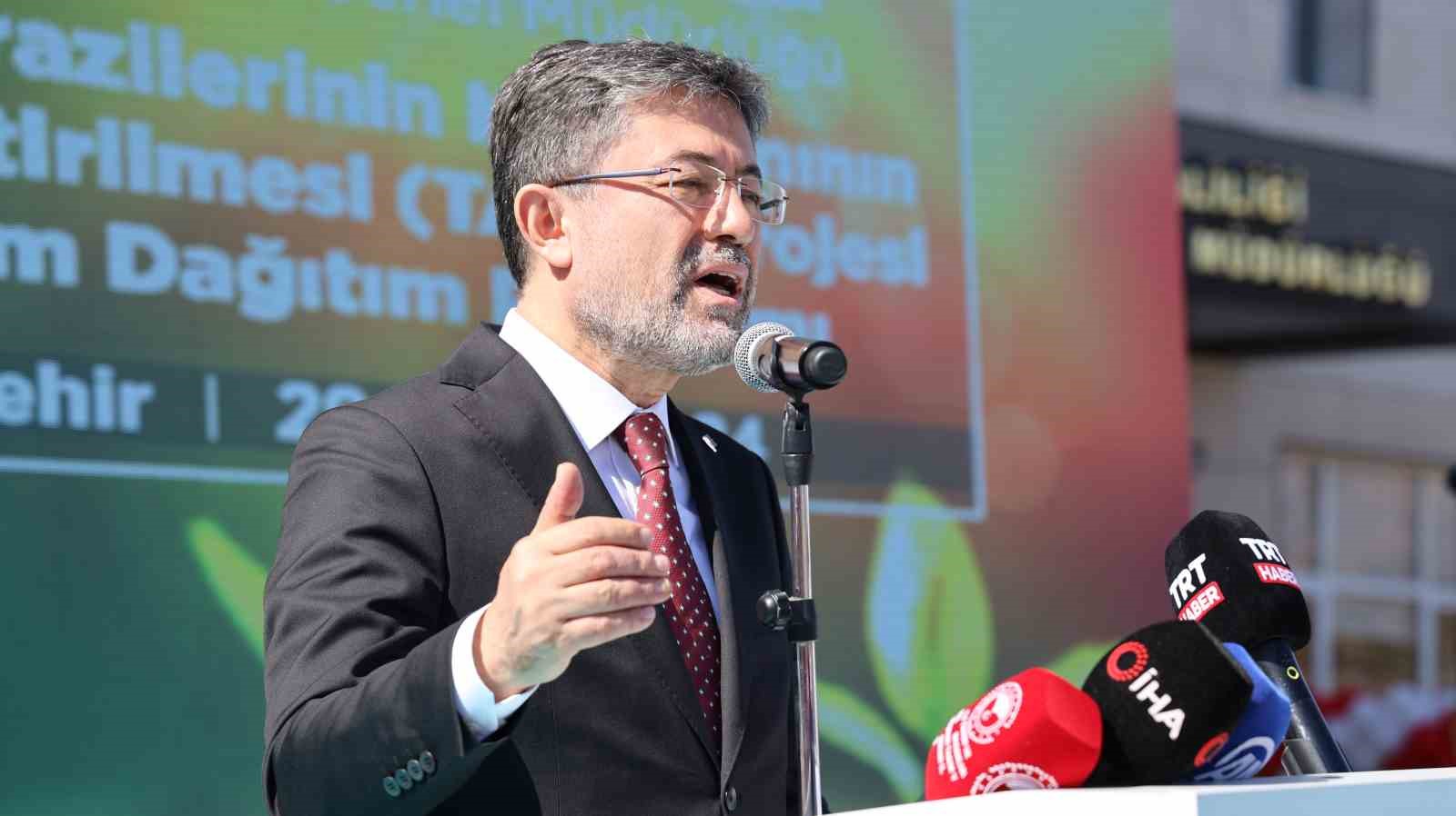 Bakan Yumaklı: "Yerli ve milli tohum için firmalar çalışıyor"