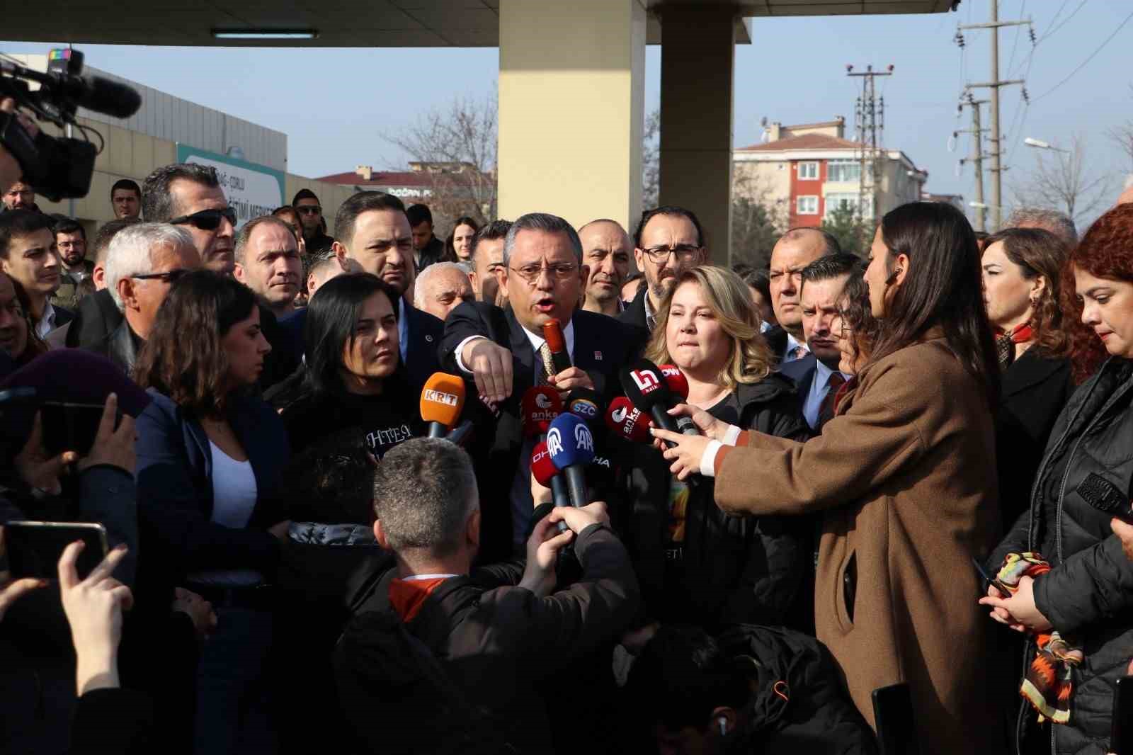 CHP Genel Başkanı Özel’in katıldığı tren kazası davası ertelendi