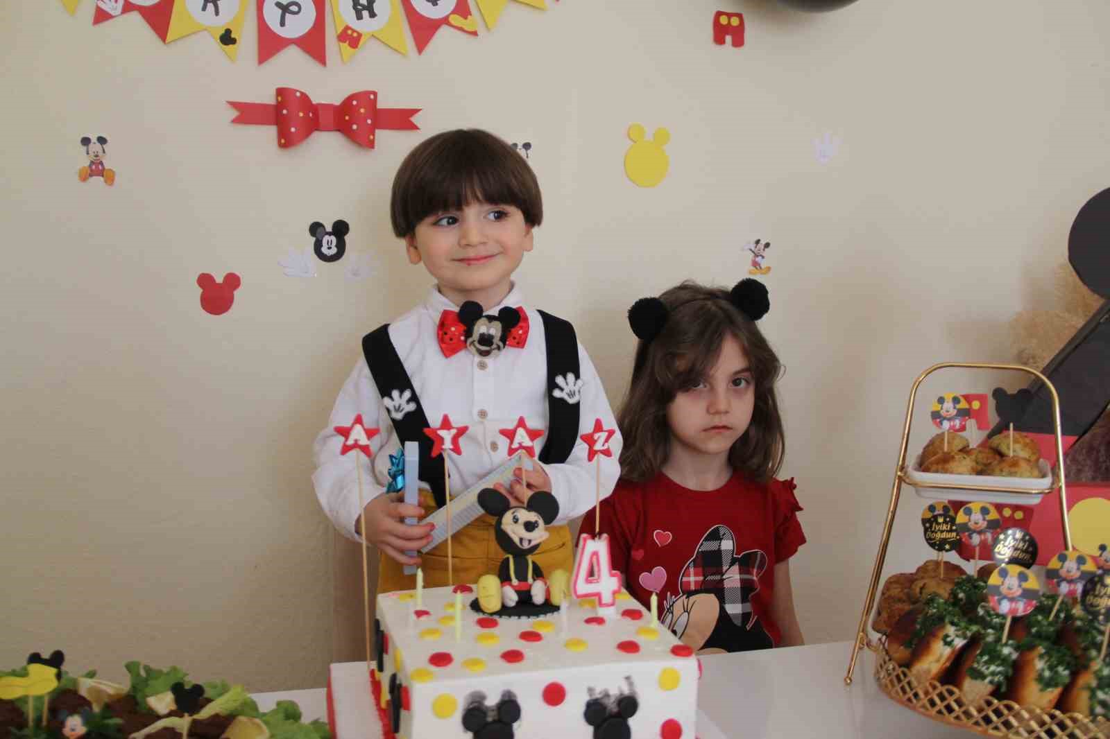 Minik Ayaz 4 yıl sonra ilk kez doğum g&uuml;n&uuml;n&uuml; kutladı
