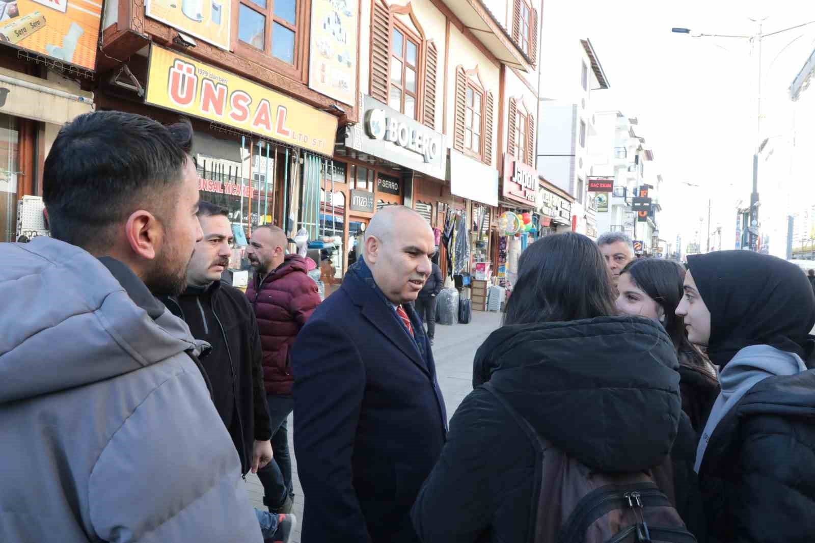 Ağrı Valisi Ko&ccedil;, esnaf ve vatandaşlarla buluştu
