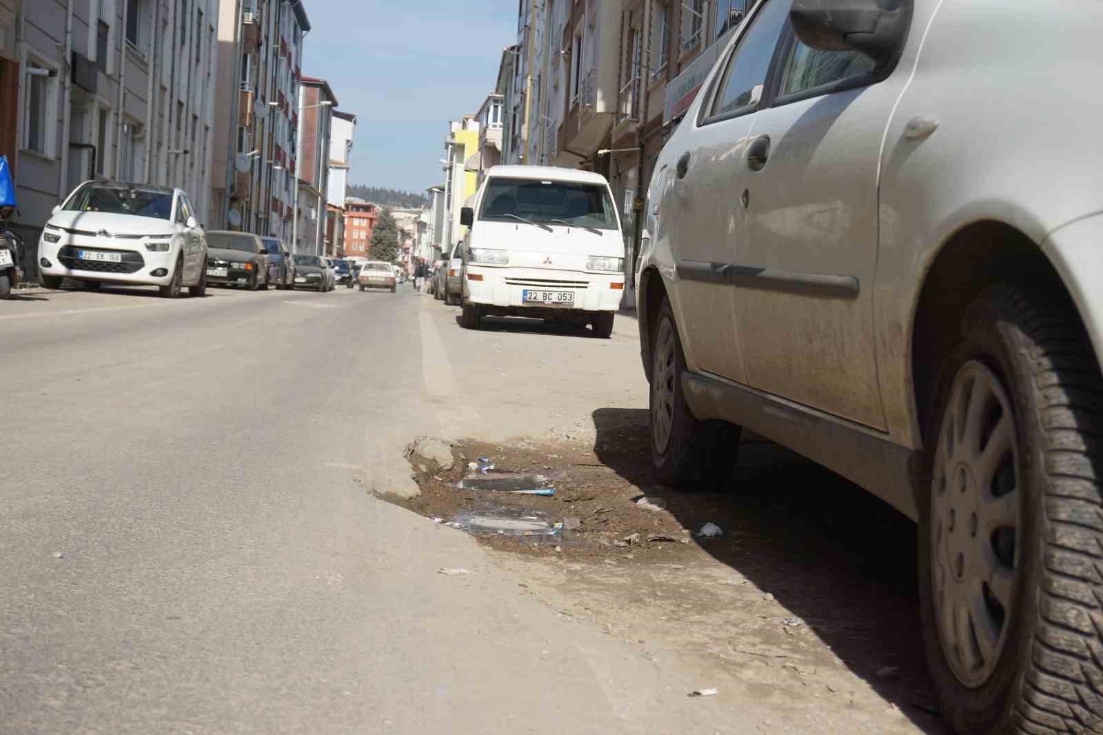 Edirne’de bozuk yollar ve su kesintileri vatandaşı canından bezdirdi