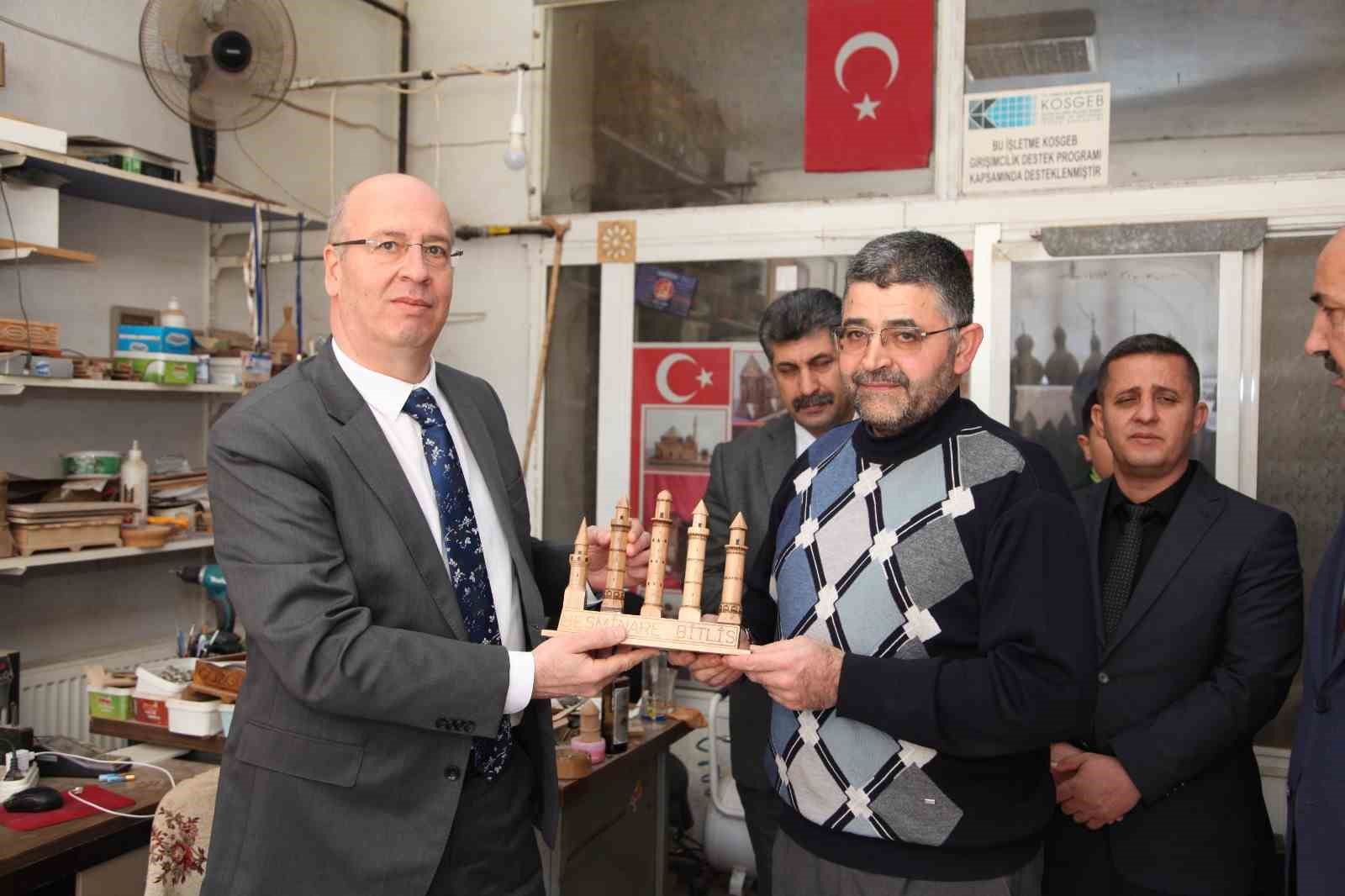 Defterdar Öztürk’ten Ahlatlı el sanatkarlarına ziyaret