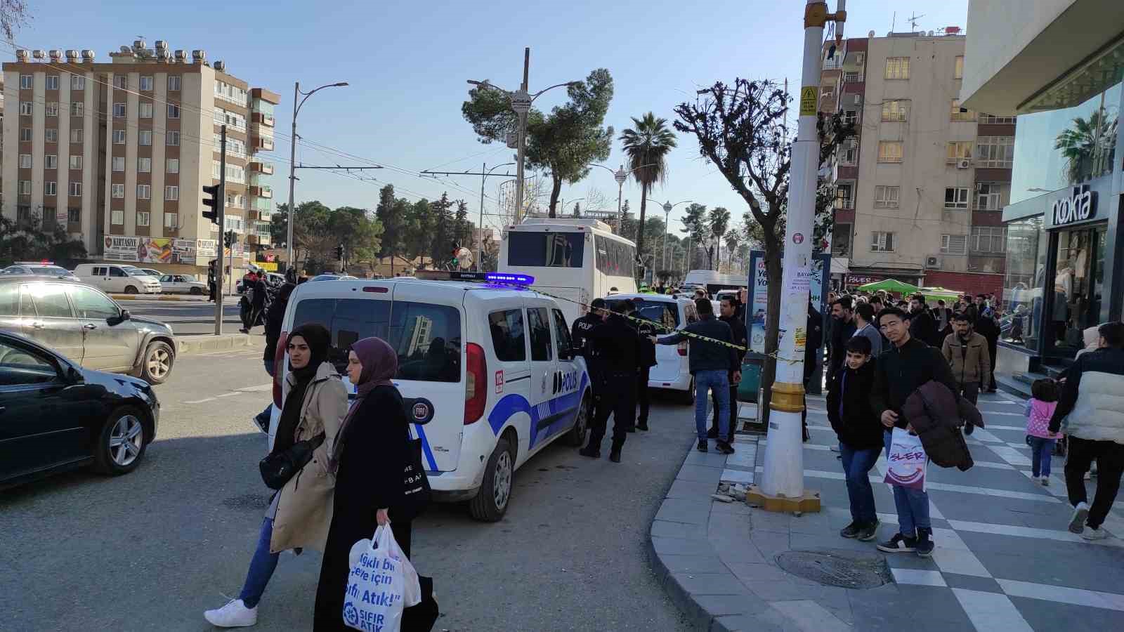 Şanlıurfa’da çevik kuvvet aracının çarptığı çocuk hayatını kaybetti, halası yaralandı