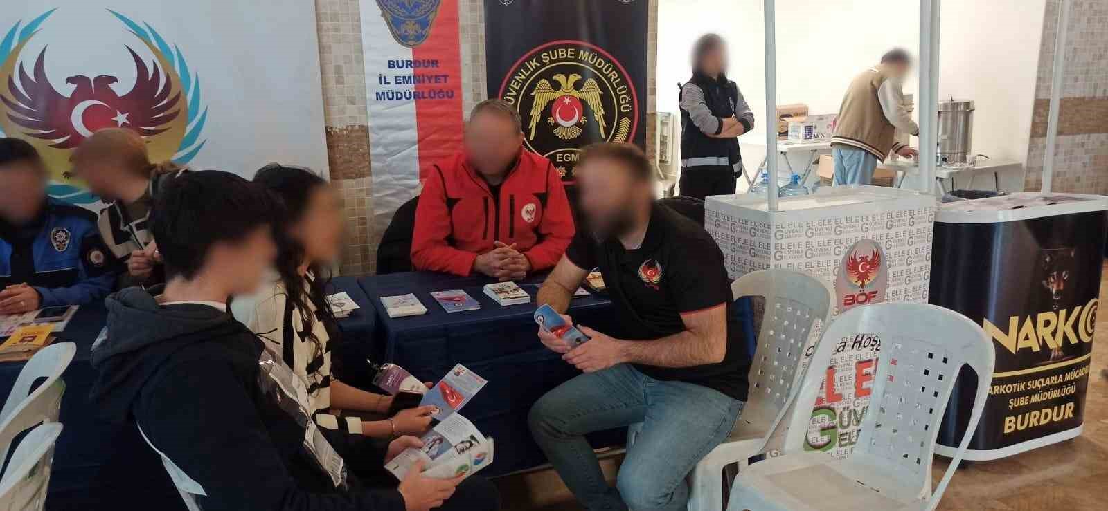 Burdur Emniyeti&rsquo;nden &uuml;niversiteli &ouml;ğrencilere su&ccedil;la m&uuml;cadele eğitimi
