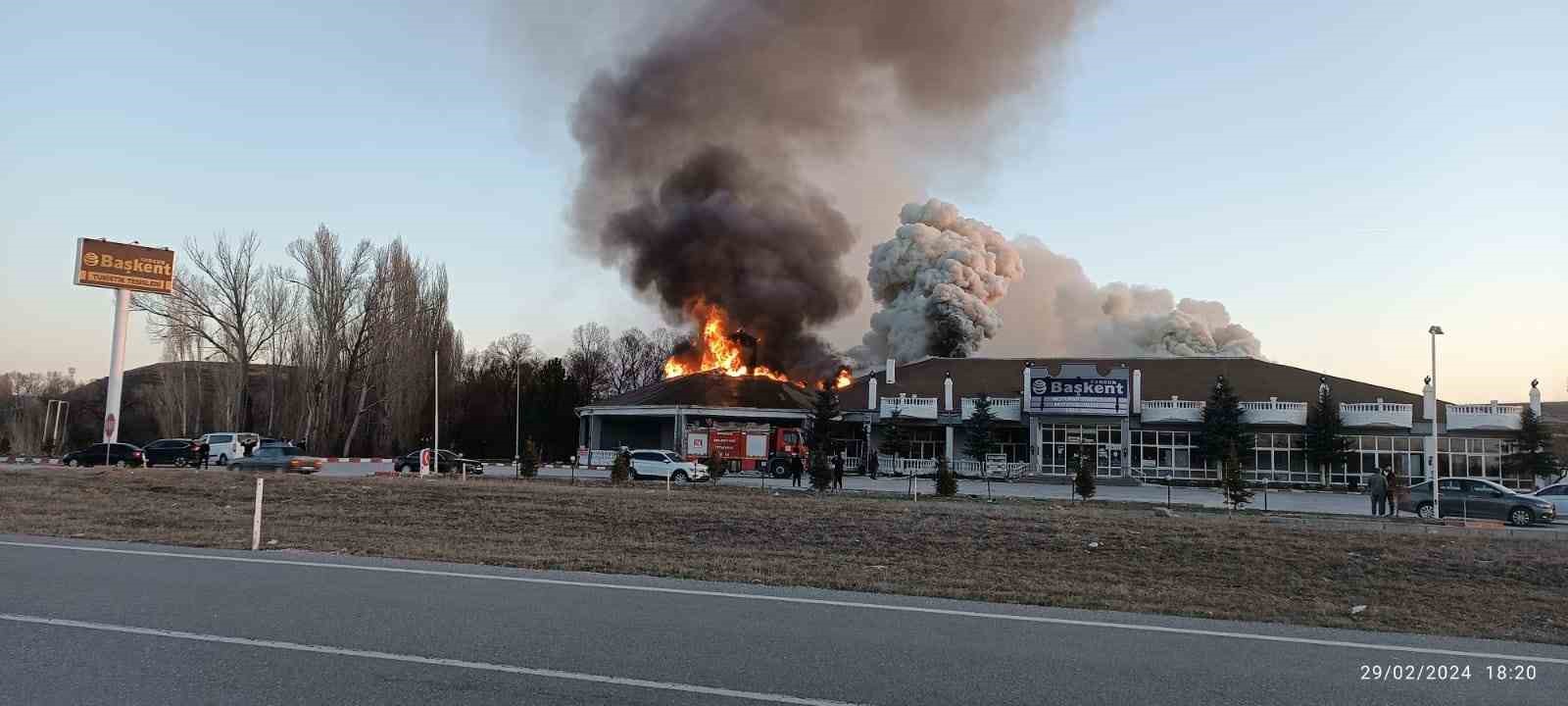 Sorgun&rsquo;da dinlenme tesisi alev alev yandı
