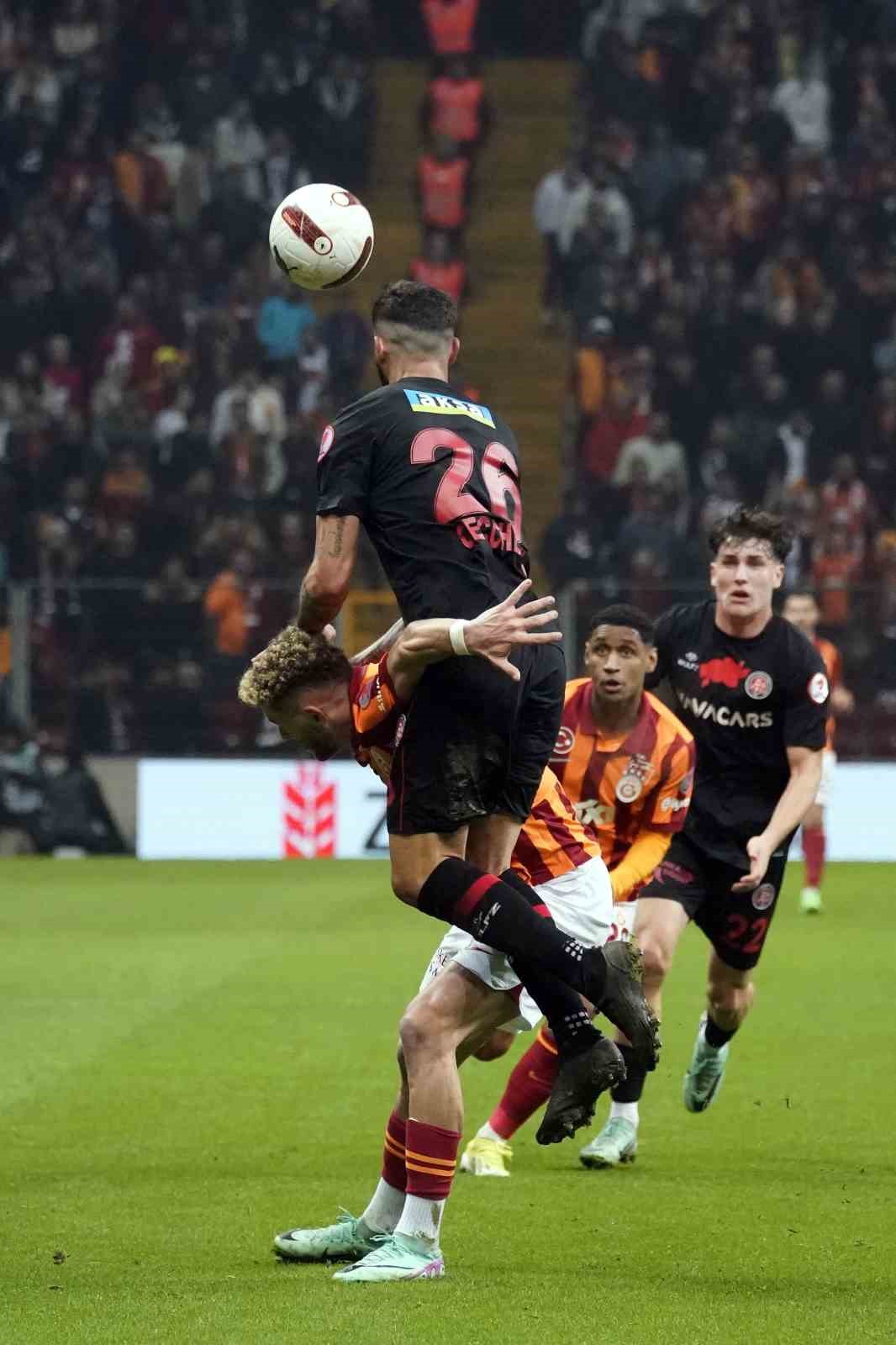 Ziraat T&uuml;rkiye Kupası: Galatasaray: 0 - Fatih Karag&uuml;mr&uuml;k: 1 (İlk yarı)
