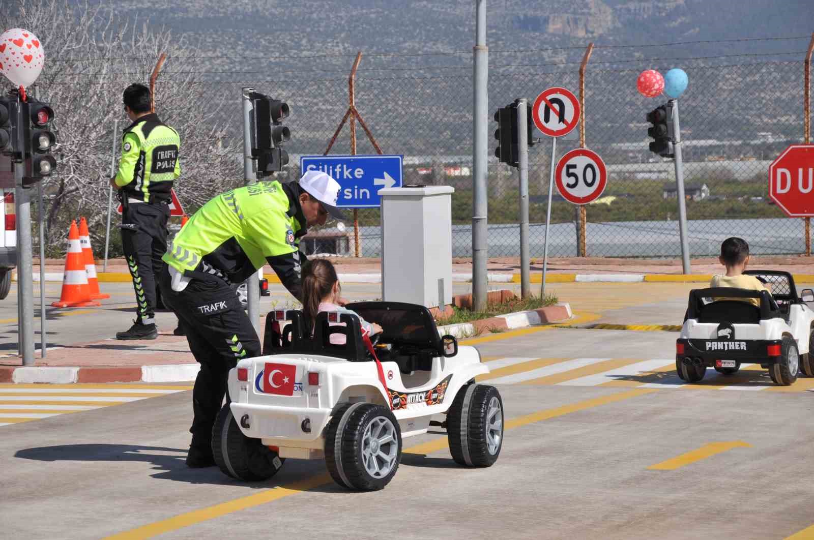 Silifke’de çocuklar için trafik eğitim parkı açıldı
