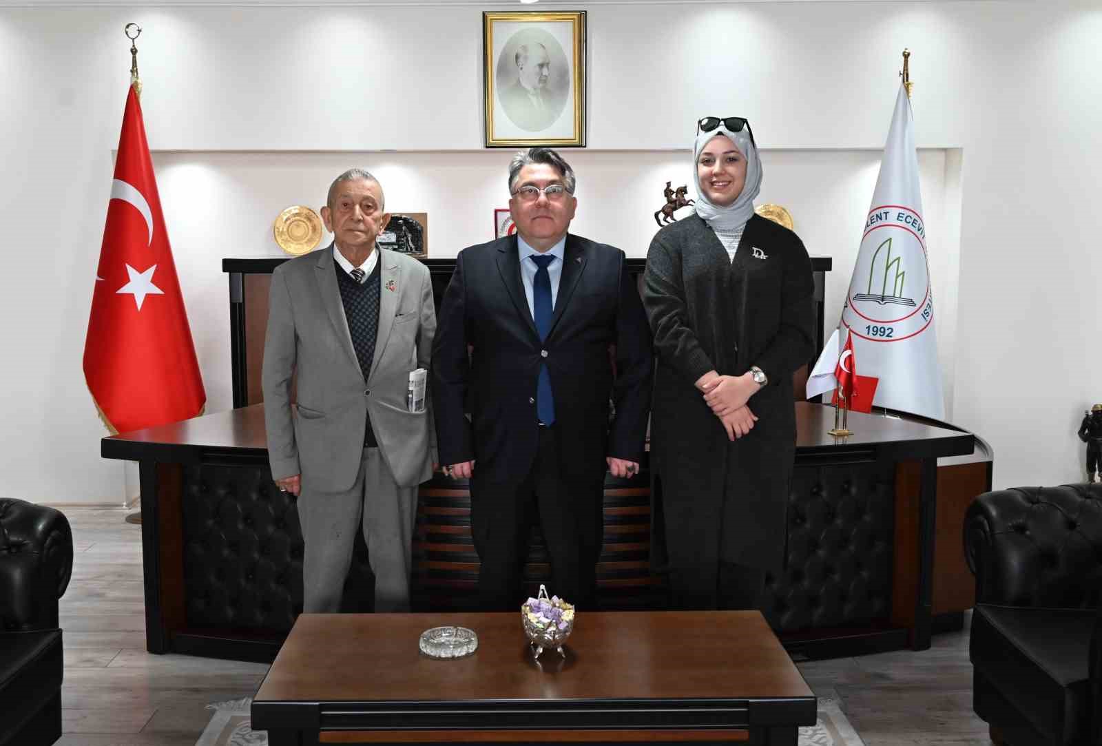 Huzurevi sakininden Rektör Özölçer’e ziyaret