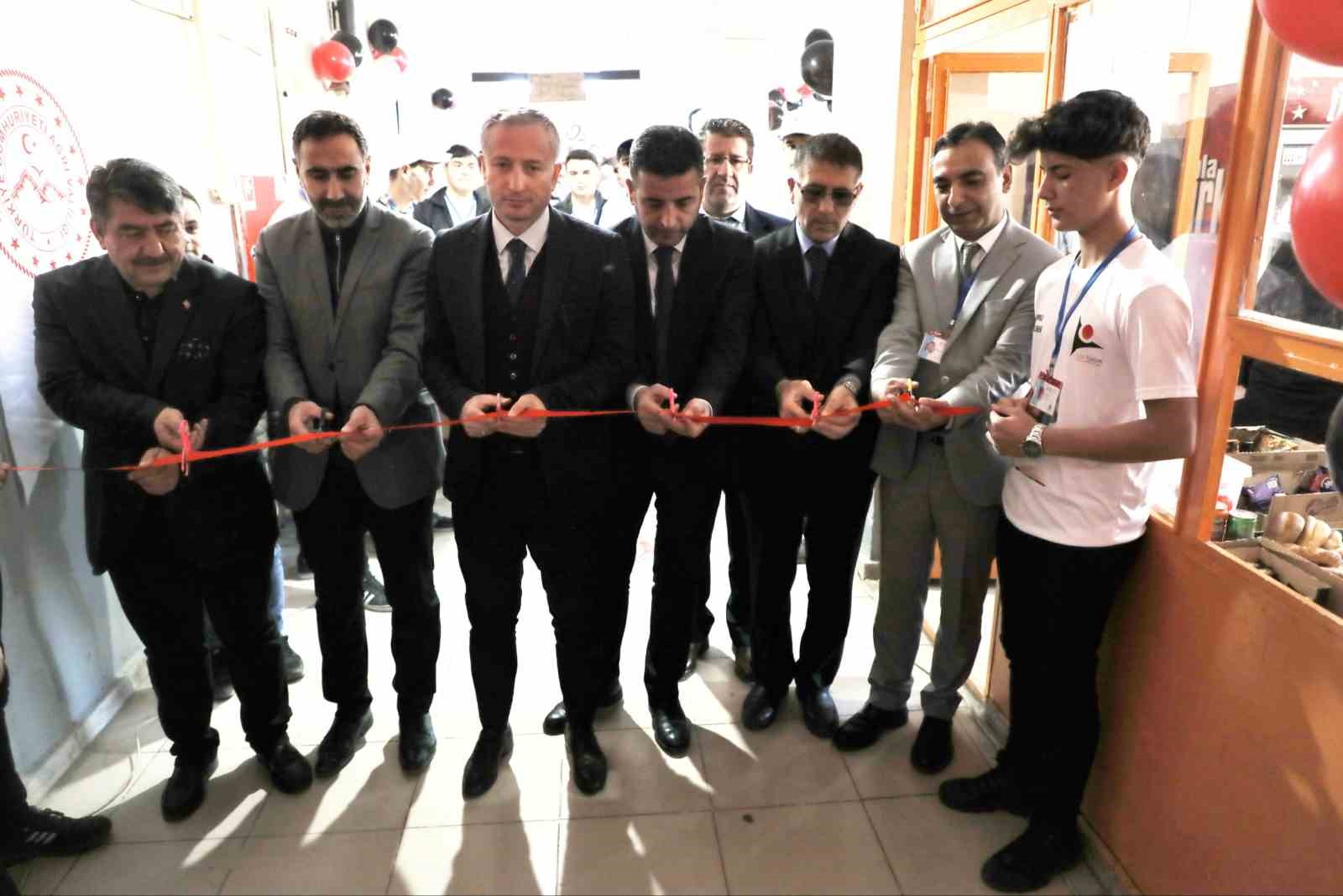 Ağrı&rsquo;da bilim fuarı heyecanı
