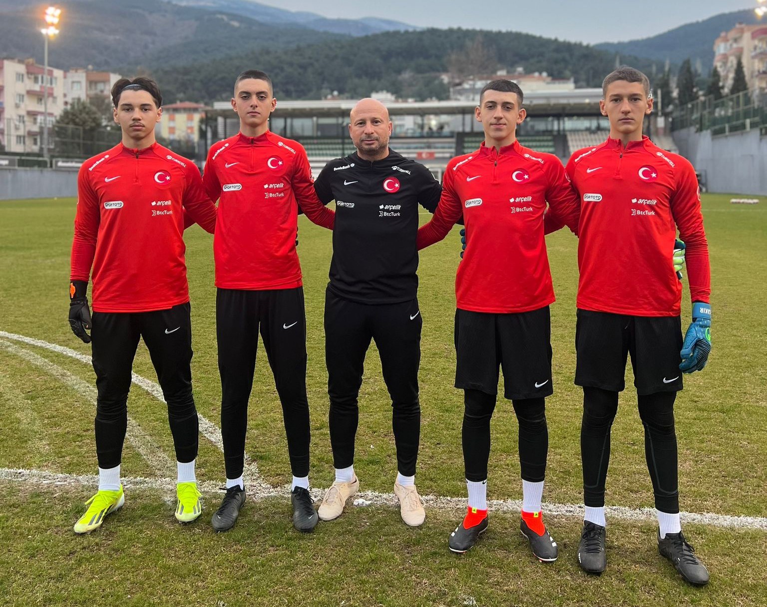 U15 Milli Futbol Takımı, Macaristan maçı hazırlıklarını Manisa’da sürdürüyor