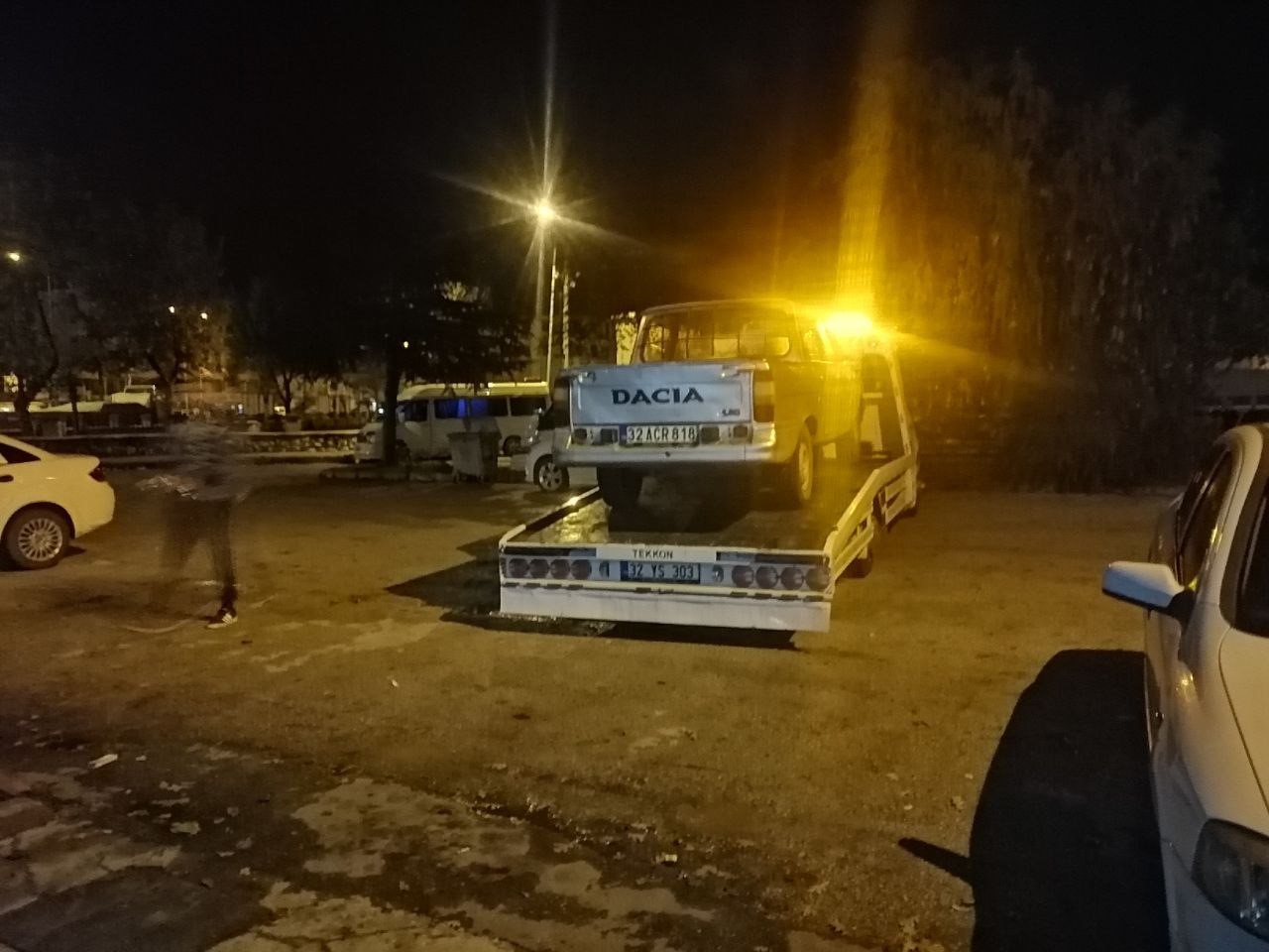 Isparta&rsquo;da 1 kişiyi &ouml;ld&uuml;r&uuml;p yol kenarına bırakan zanlıların yargılanmasına başlandı

