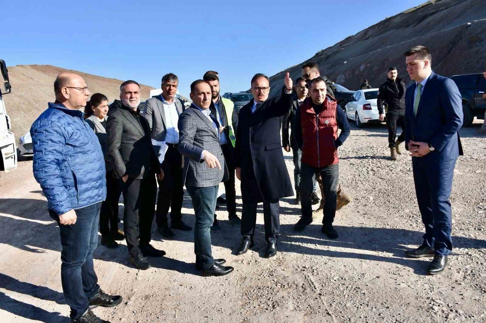 Siirt-Kurtalan b&ouml;l&uuml;nm&uuml;ş yolu tamamlanıyor
