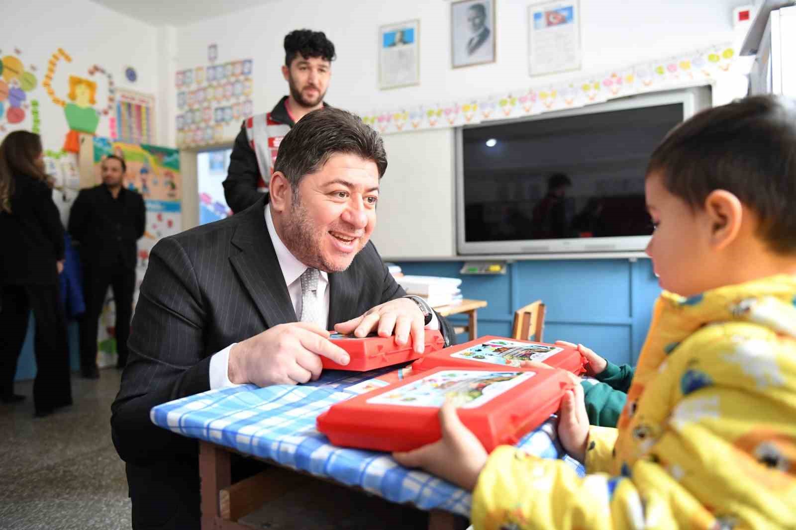 Altınordu&rsquo;da 5 bin birinci sınıf &ouml;ğrencisine kırtasiye seti  hediye edildi
