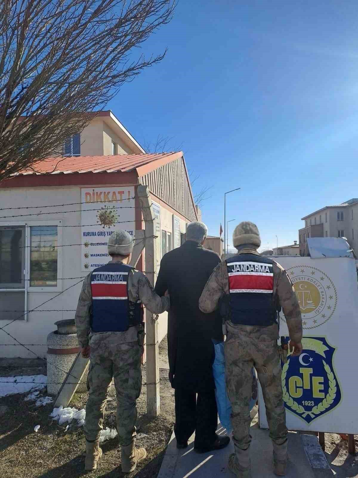 Ağrı&rsquo;da cinayet ve cinsel istismardan aranan şahıslar yakalandı
