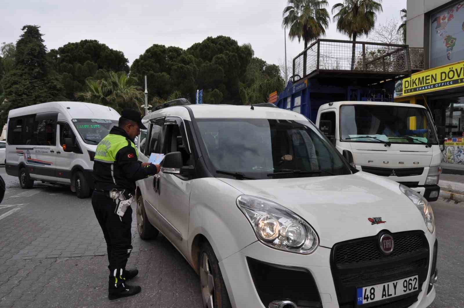 Fethiye&rsquo;de Polis ve Jandarma&rsquo;dan &ldquo;Yayalara &Ouml;ncelik&rdquo; bilgilendirmesi
