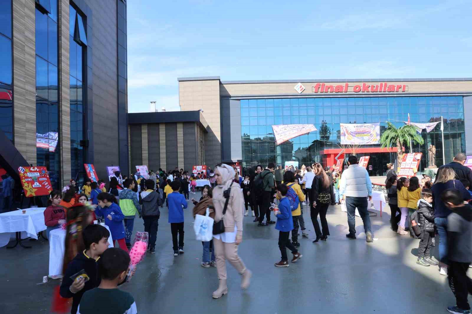 Diyarbakır&rsquo;da minik &ouml;ğrenciler &uuml;rettiklerini &lsquo;girişimcilik&rsquo; etkinliğinde tezgahlarda satışa sundu
