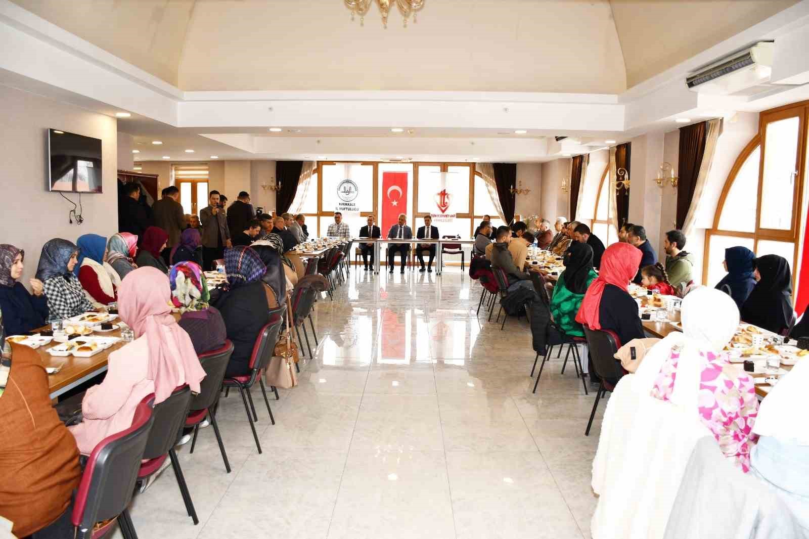 Vali Makas: "&Uuml;lkemizi, &rsquo;T&uuml;rkiye Y&uuml;zyılı&rsquo;na hazırlamakla m&uuml;kellefiz"
