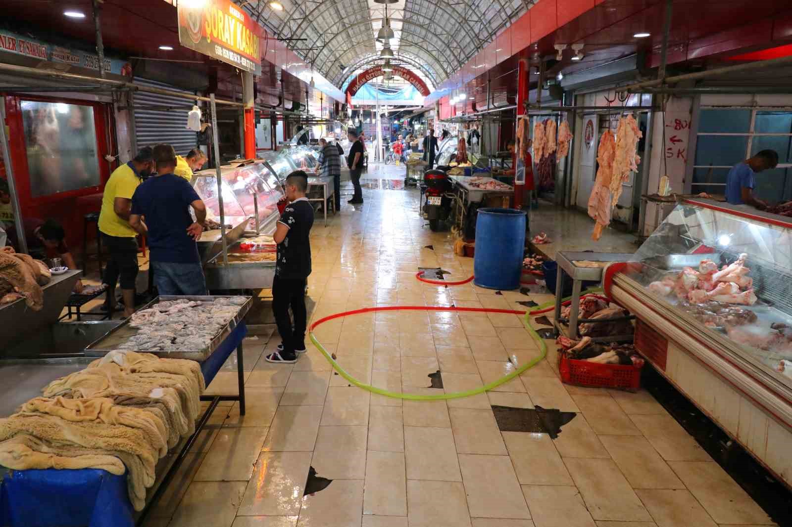 Adana’da kilolarca sakatat ve et imha edildi