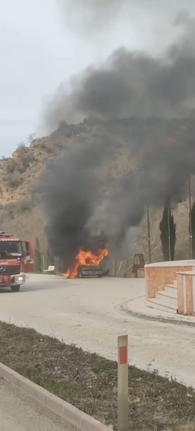Tokat&rsquo;ta yanan otomobil kullanılamaz hale geldi
