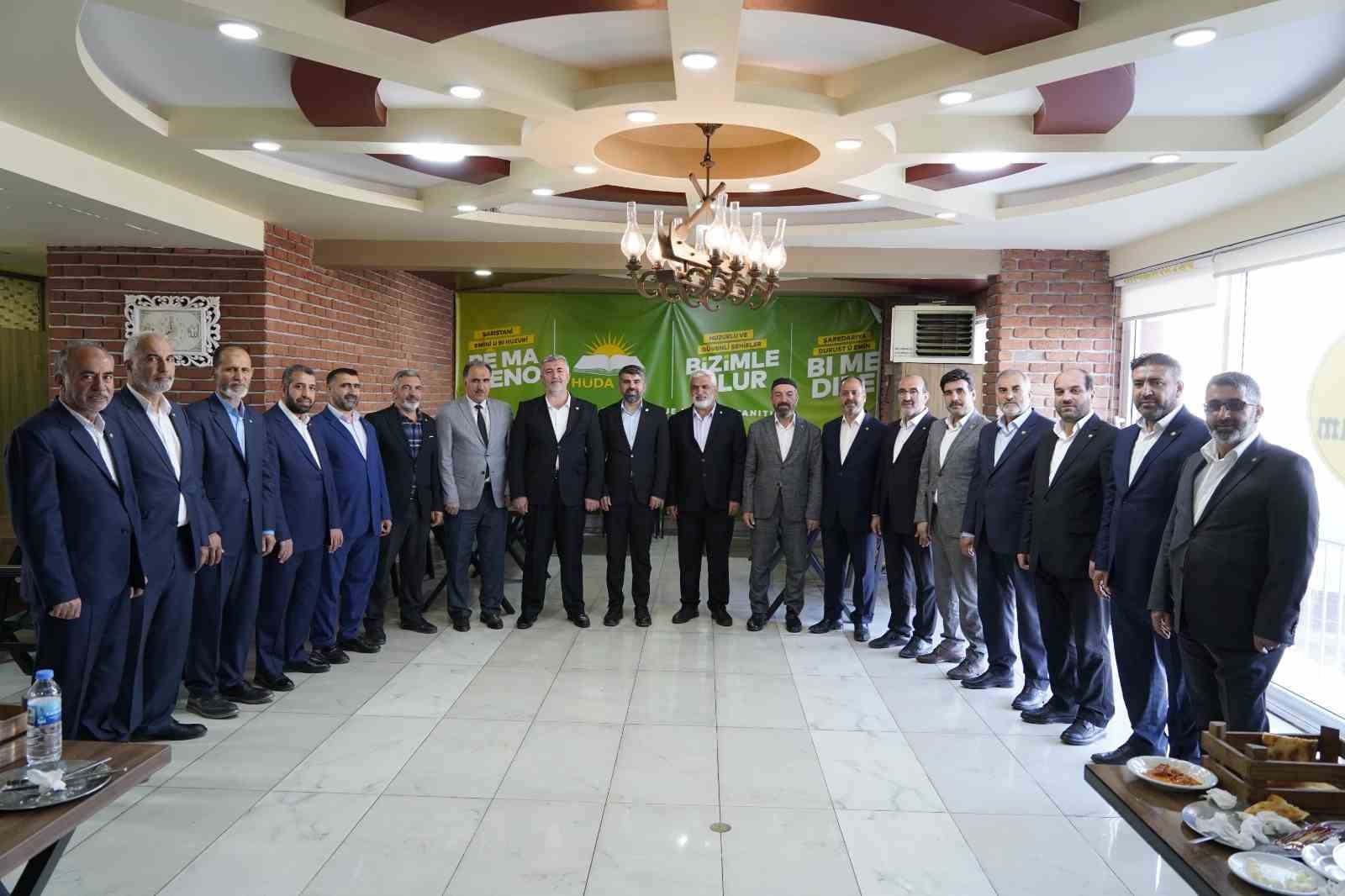 H&Uuml;DA-PAR Diyarbakır B&uuml;y&uuml;kşehir Belediye Başkan Adayı Din&ccedil; projelerini ve vizyonunu basınla paylaştı
