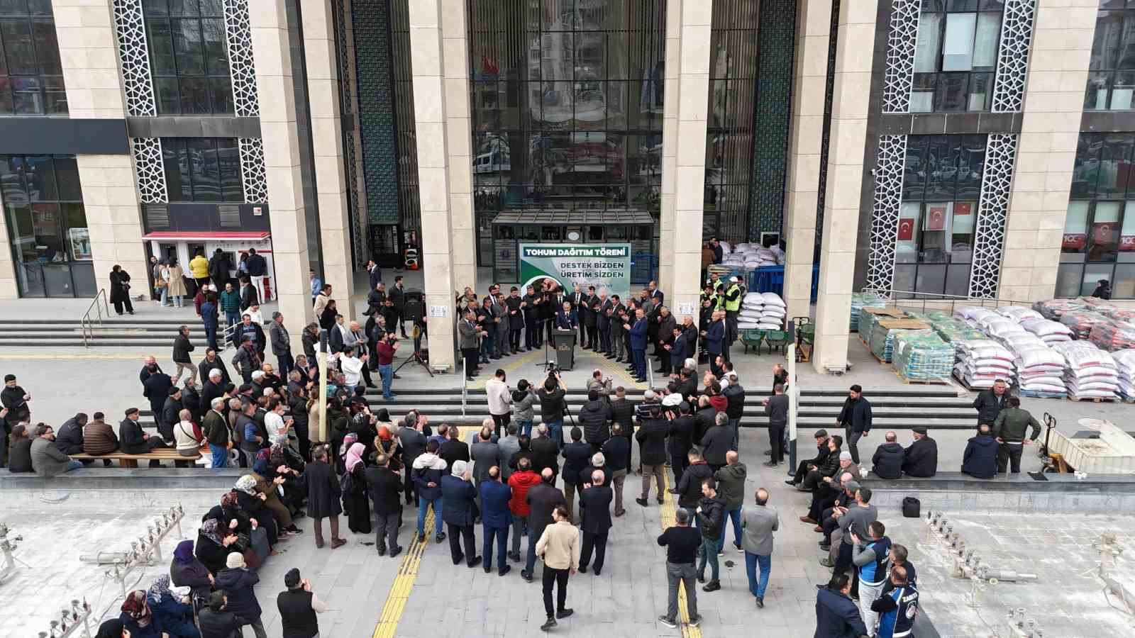 Kütahya Belediyesinden çiftçilere tohum desteği