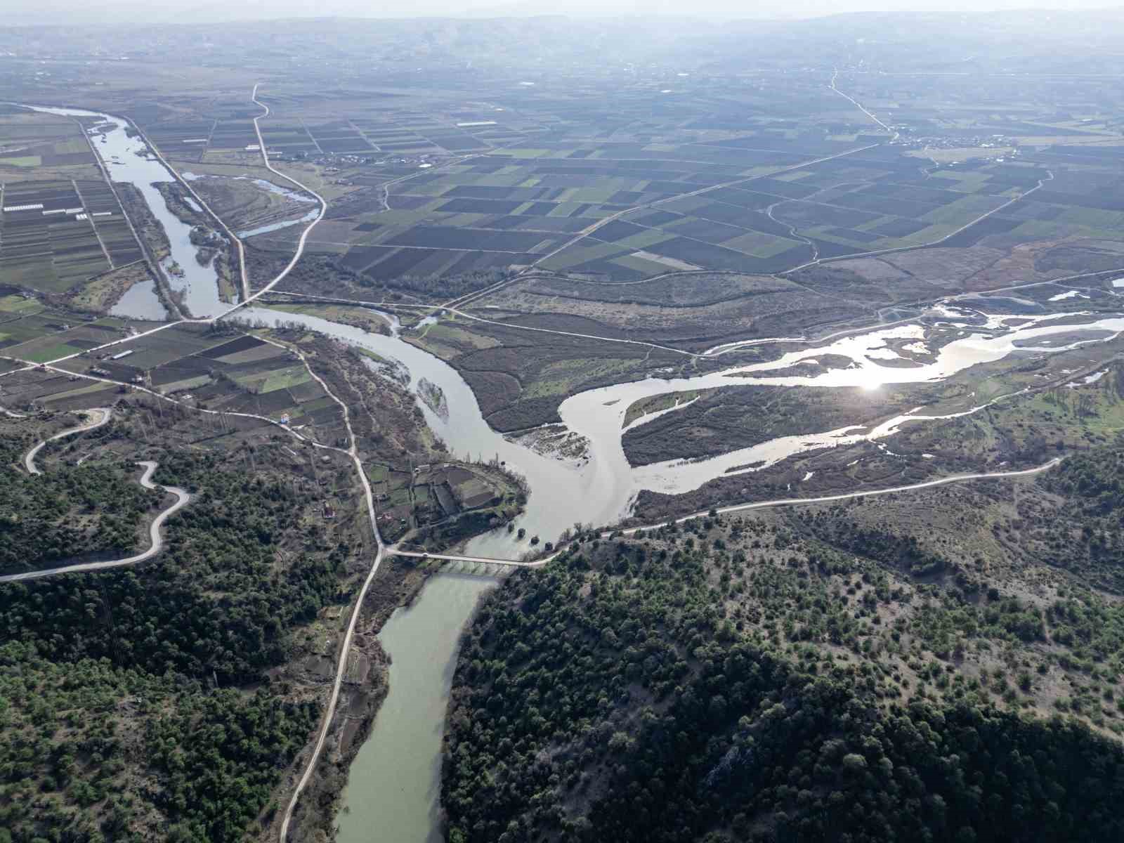 Tozanlı ve Kelkit Çaylarının kucaklaşmasıyla oluşan Yeşilırmak, görsel  şölen oluşturuyor İhlas Haber Ajansı