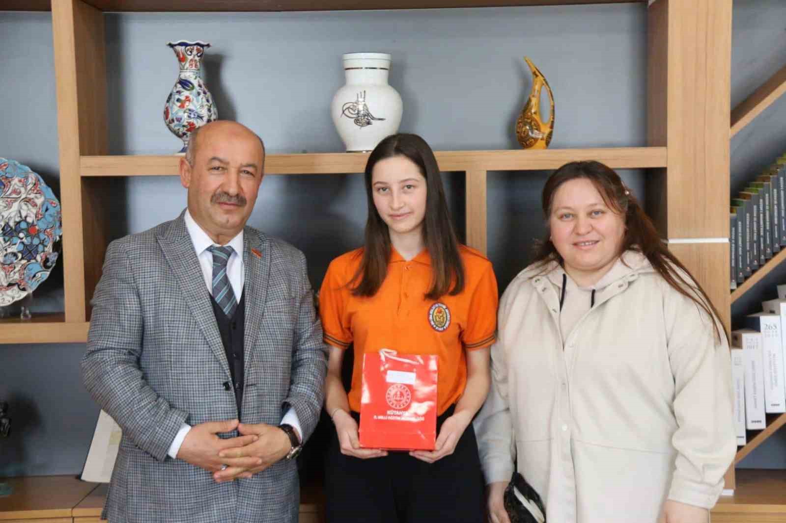 Kütahya’da "Dilimi Seviyorum Türkçe Konuşuyorum" adlı deneme yarışması