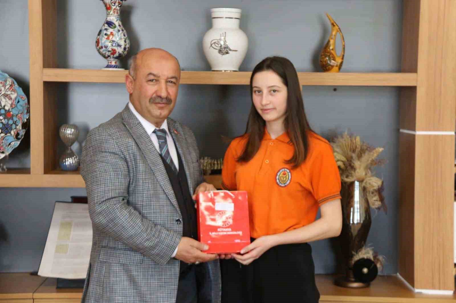 K&uuml;tahya&rsquo;da "Dilimi Seviyorum T&uuml;rk&ccedil;e Konuşuyorum" adlı deneme yarışması
