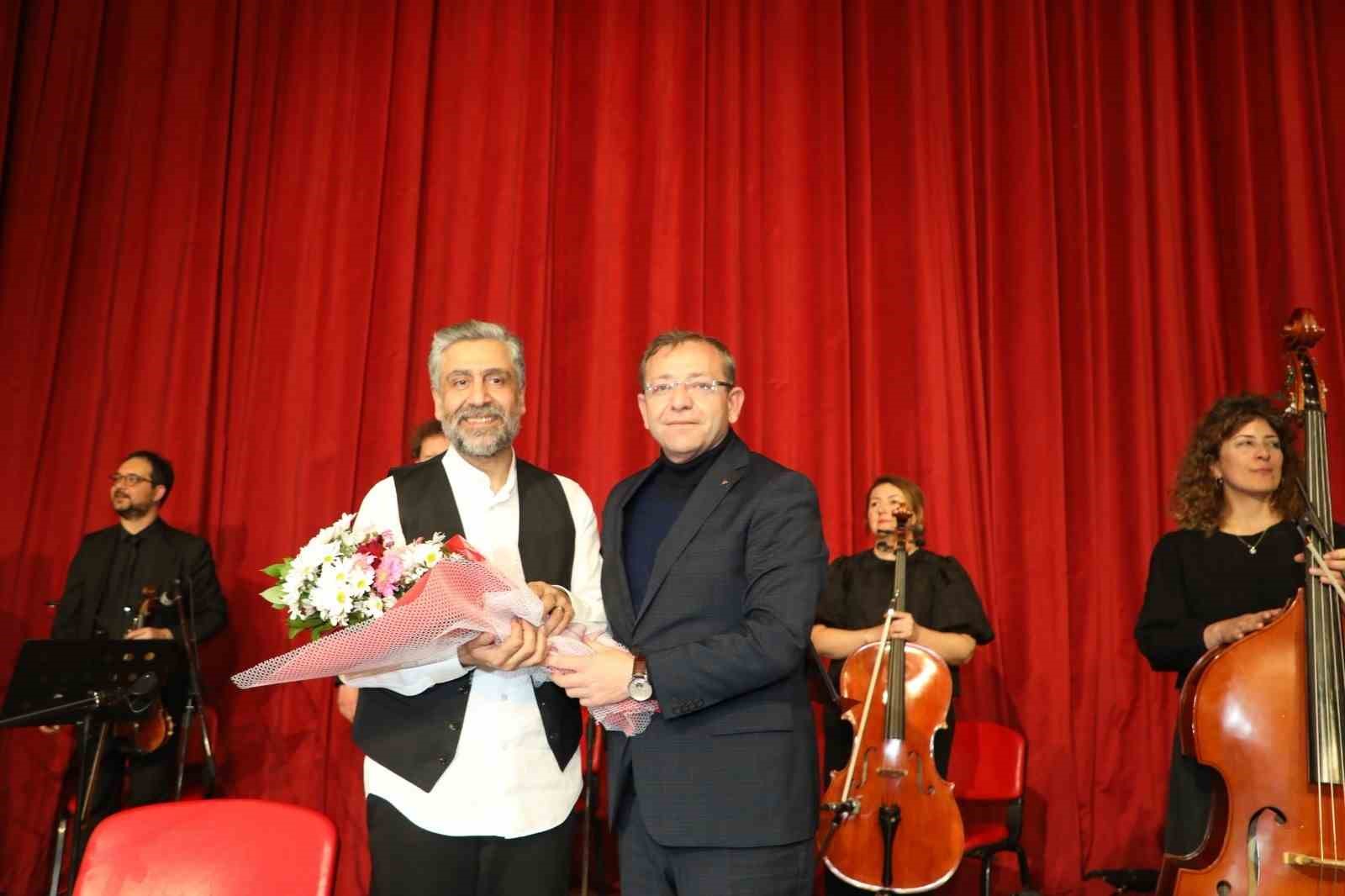 Kars&rsquo;ta Erdal Akkaya konserine yoğun ilgi
