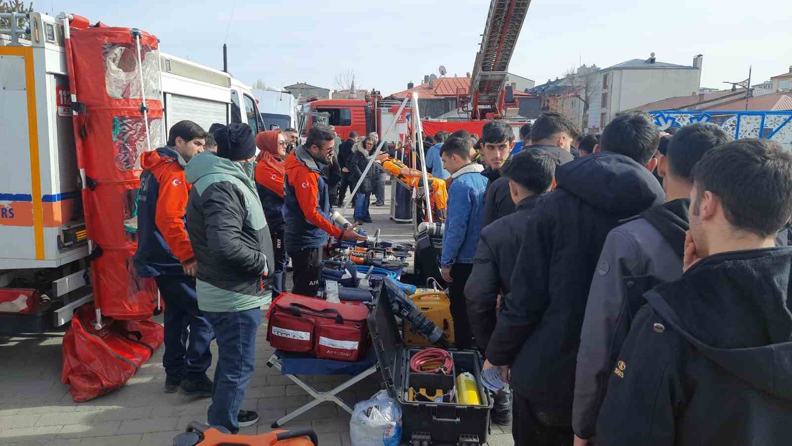 Kars&rsquo;ta AFAD, halkı afetlere karşı bilin&ccedil;lendiriyor
