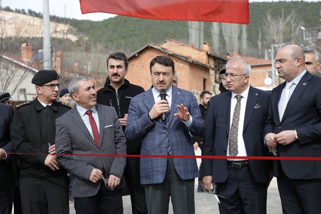 Dağdemirli-Sekbandemirli grup k&ouml;y yolu hizmete a&ccedil;ıldı
