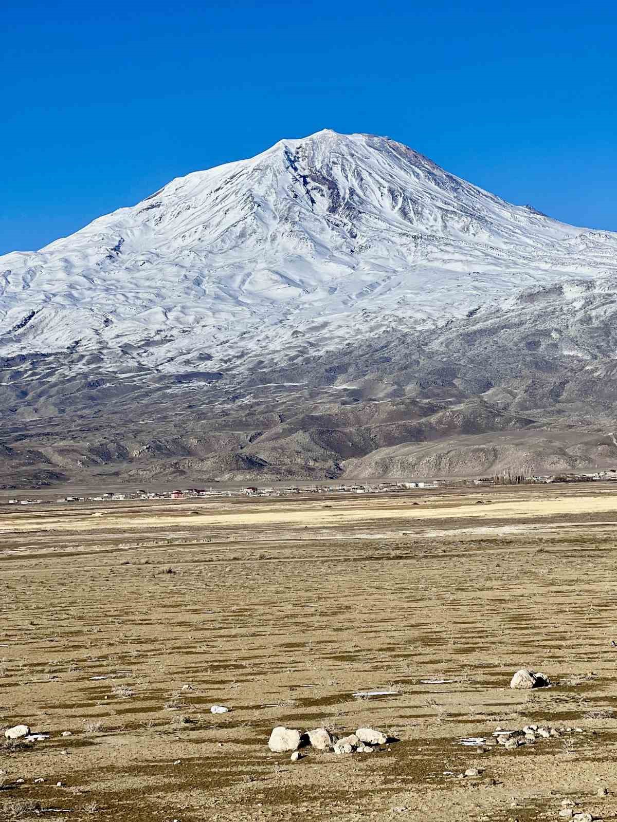 Ağrı Dağı ihtişamıyla g&ouml;z kamaştırıyor
