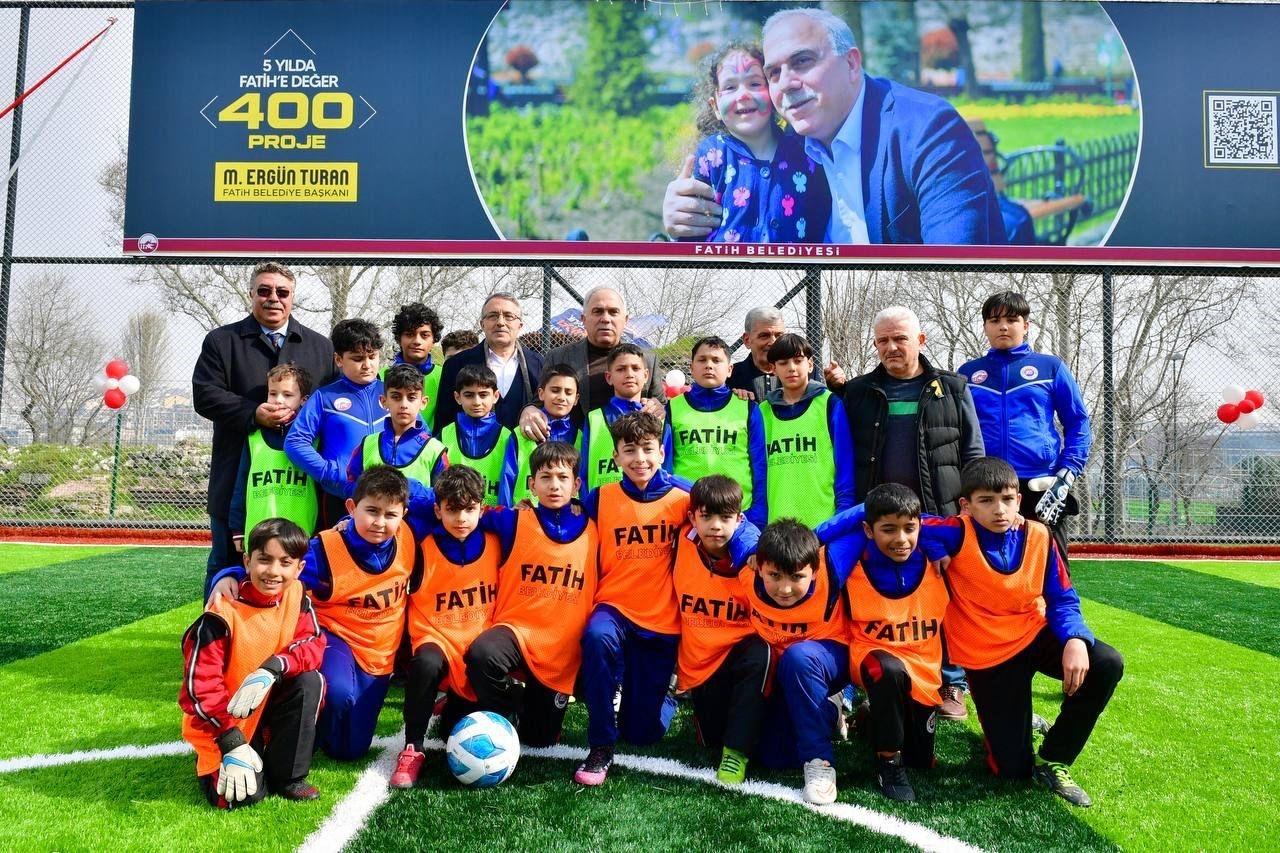Fatih Belediye Başkanı Turan: &ldquo;Fatih&rsquo;te &ccedil;ocukları k&ouml;t&uuml; alışkanlıklardan koruyan en &ouml;nemli şey spor&rdquo;
