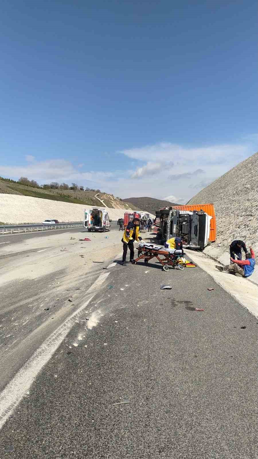 Balıkesir&rsquo;de tır kazasında 1 kişi hayatını kaybetti
