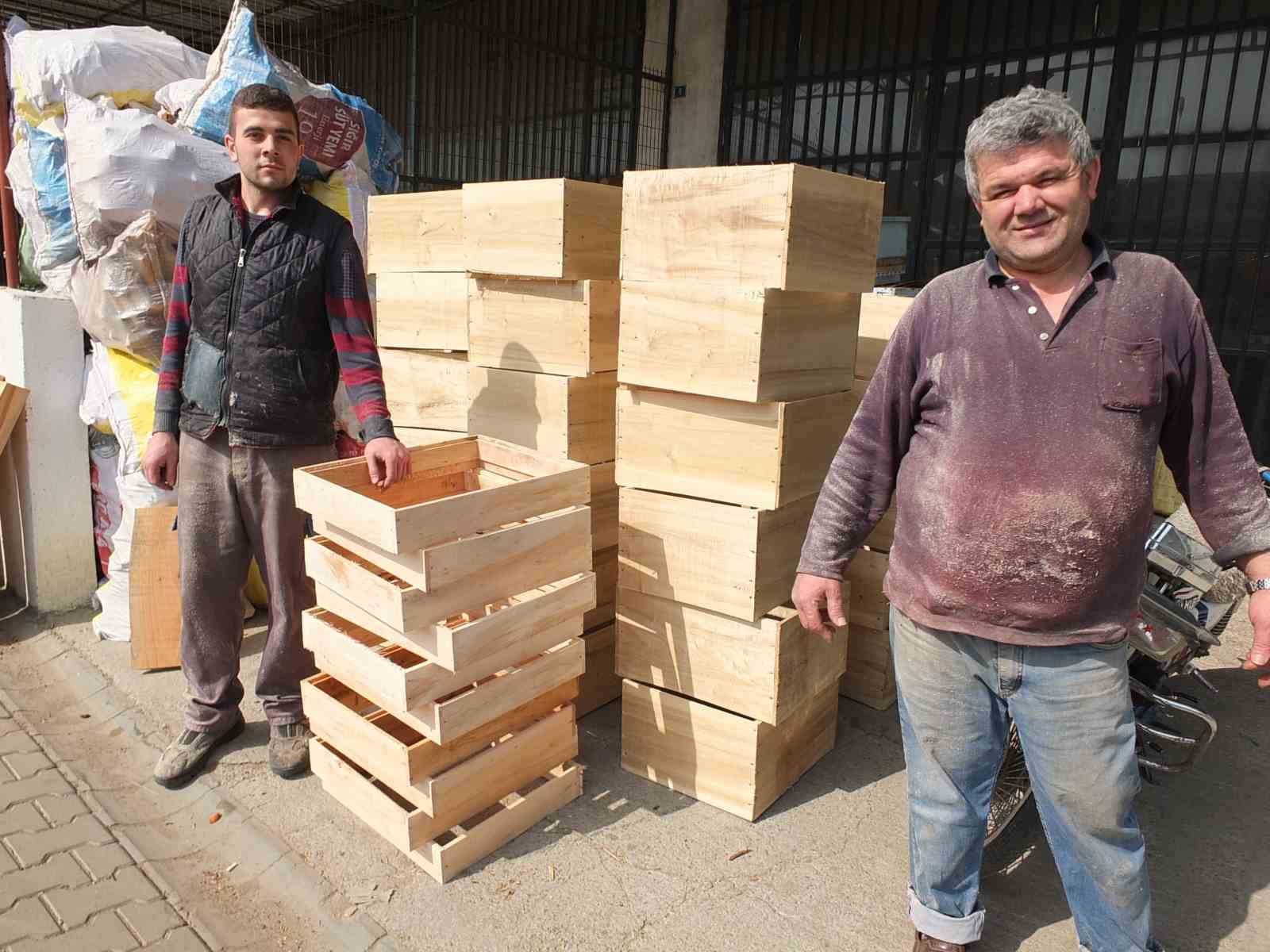 Havranlı marangoz başarılı kovan &uuml;reticisi oldu
