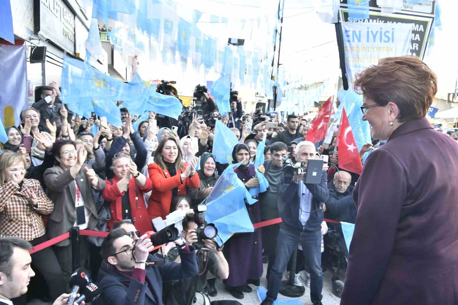 Akşener: "MHP&rsquo;den &ccedil;eşitli sebeplerle ayrıldık, İYİ Parti&rsquo;yi kurduk, o g&uuml;nden beri MHP mensuplarına, genel başkanına saygısız tek bir s&ouml;z etmedik"
