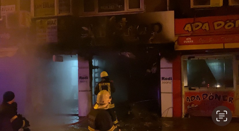 Uzunköprü’de kundaklanan dükkan küle döndü