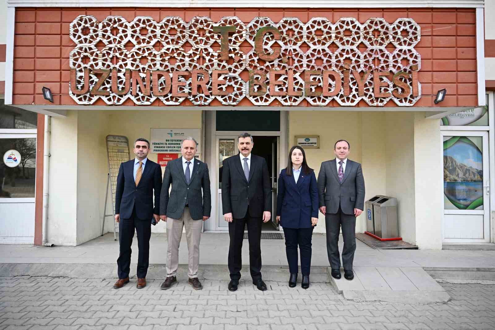 Vali &Ccedil;ift&ccedil;i&rsquo;den Uzundere &ccedil;ıkarması
