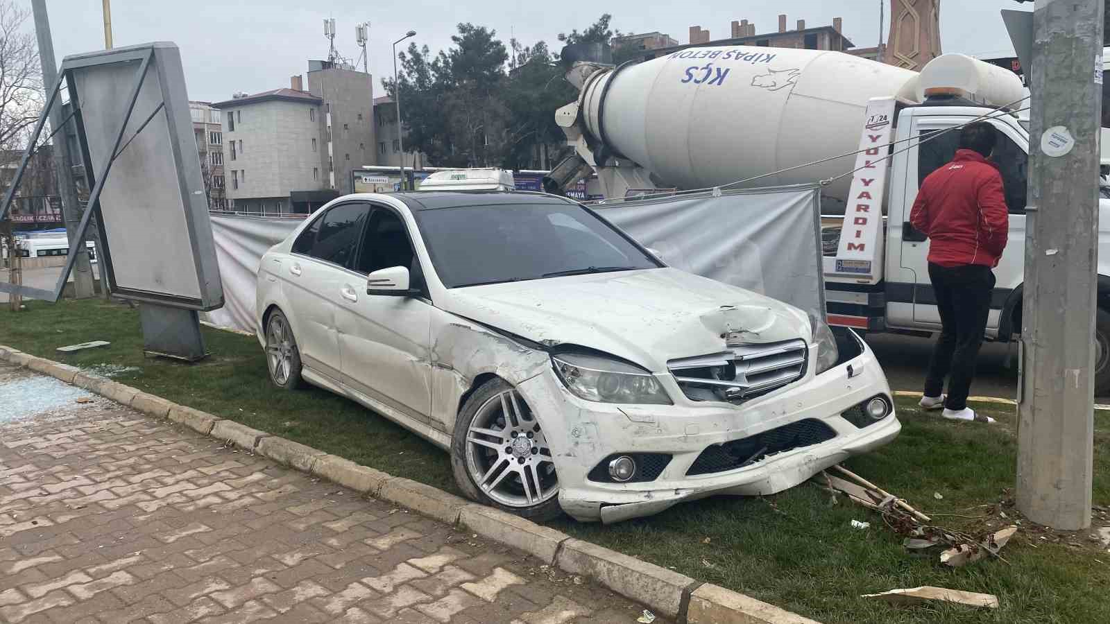Otomobil refüje çıktı: 1 yaralı
