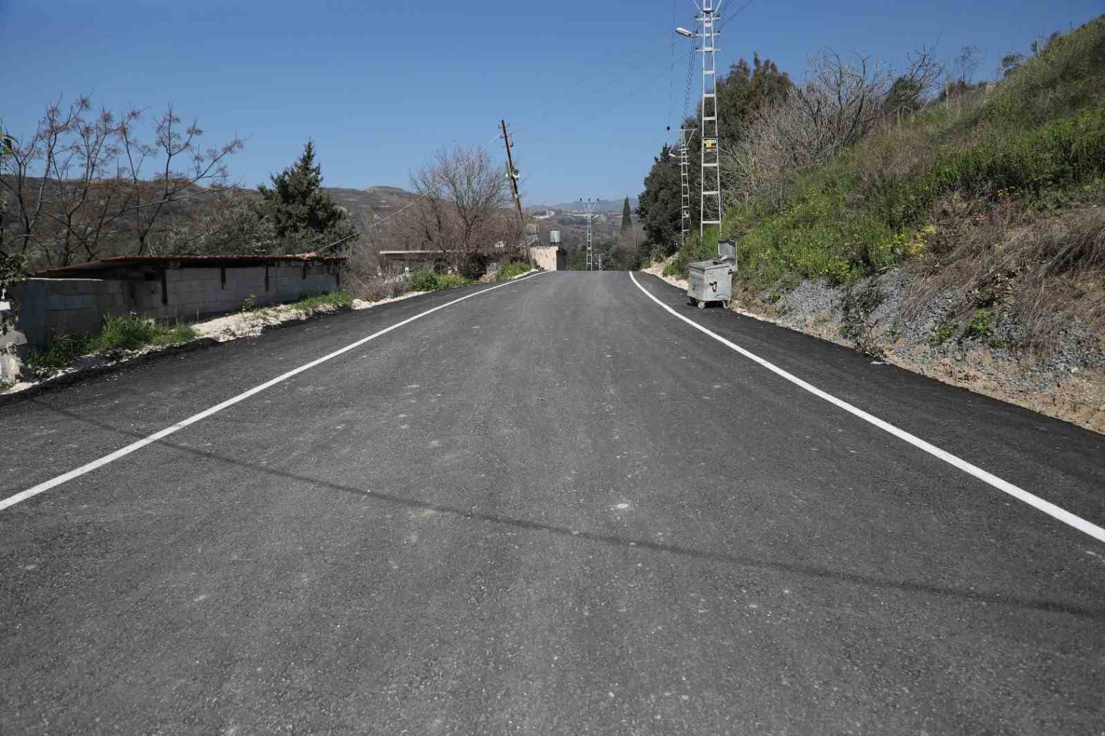 Hatay Büyükşehir Belediyesi İl genelinde yol yapım çalışmalarına devam ediyor
