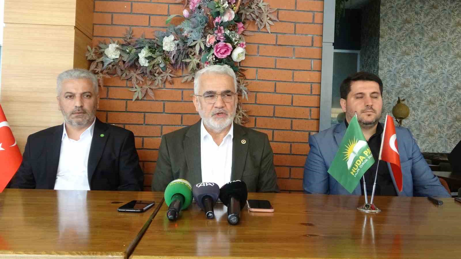 H&Uuml;DA PAR Genel Başkanı Zekeriya Yapıcıoğlu: "İ&ccedil;imizden şarkılı, t&uuml;rk&uuml;l&uuml;, m&uuml;zikli, se&ccedil;im kampanyaları yapmak gelmiyor"
